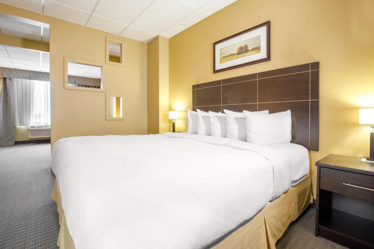 Quality Inn & Suites Victoriaville Ngoại thất bức ảnh