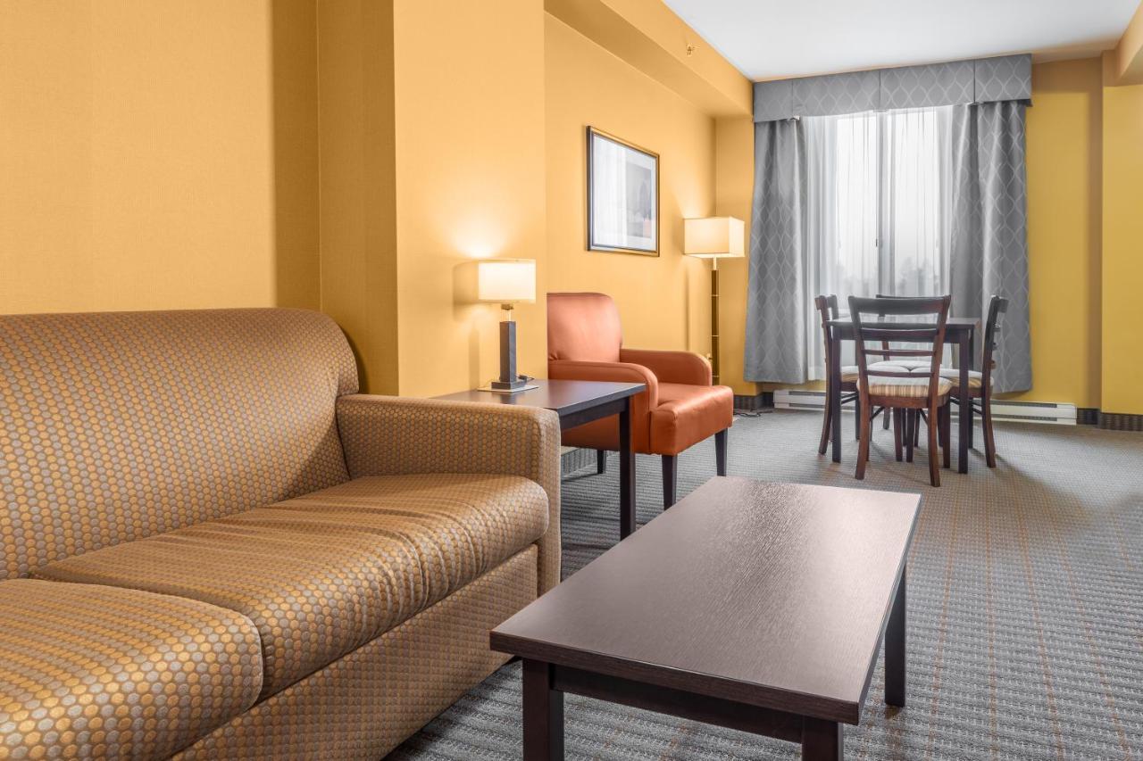 Quality Inn & Suites Victoriaville Ngoại thất bức ảnh