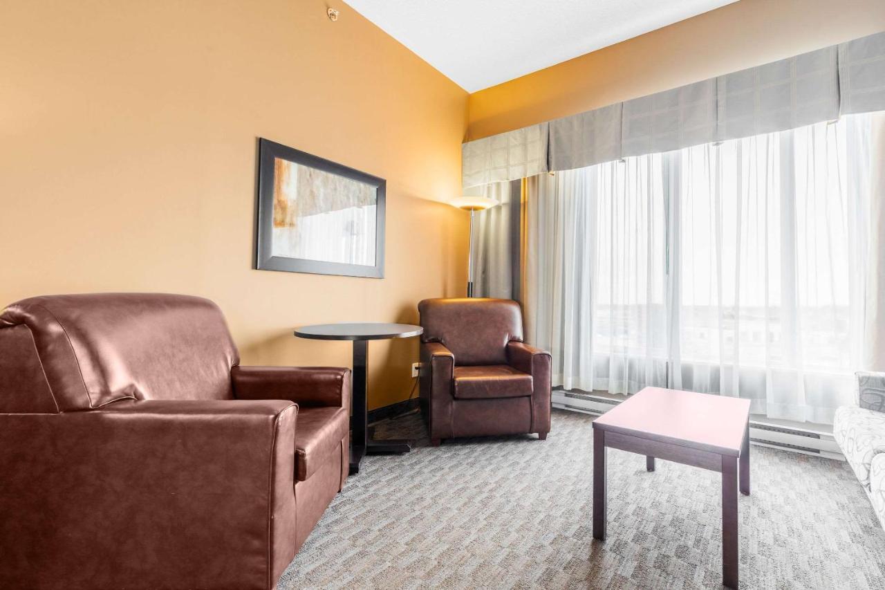 Quality Inn & Suites Victoriaville Ngoại thất bức ảnh