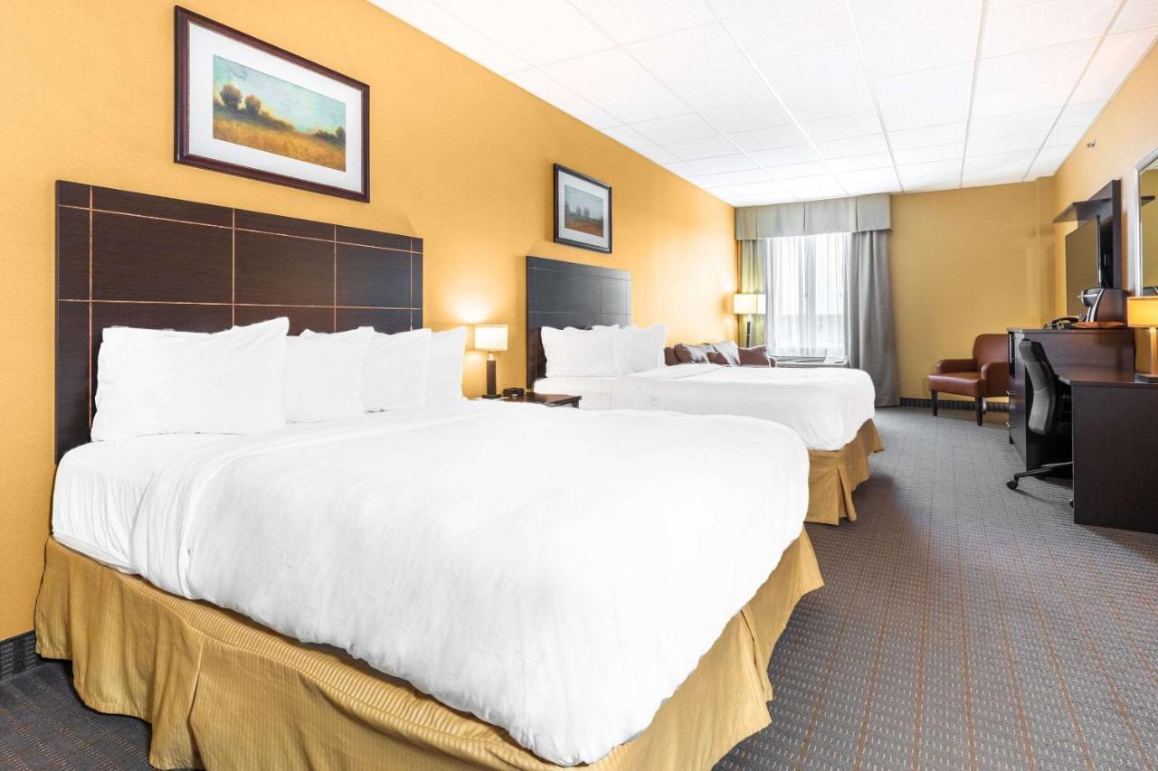 Quality Inn & Suites Victoriaville Ngoại thất bức ảnh